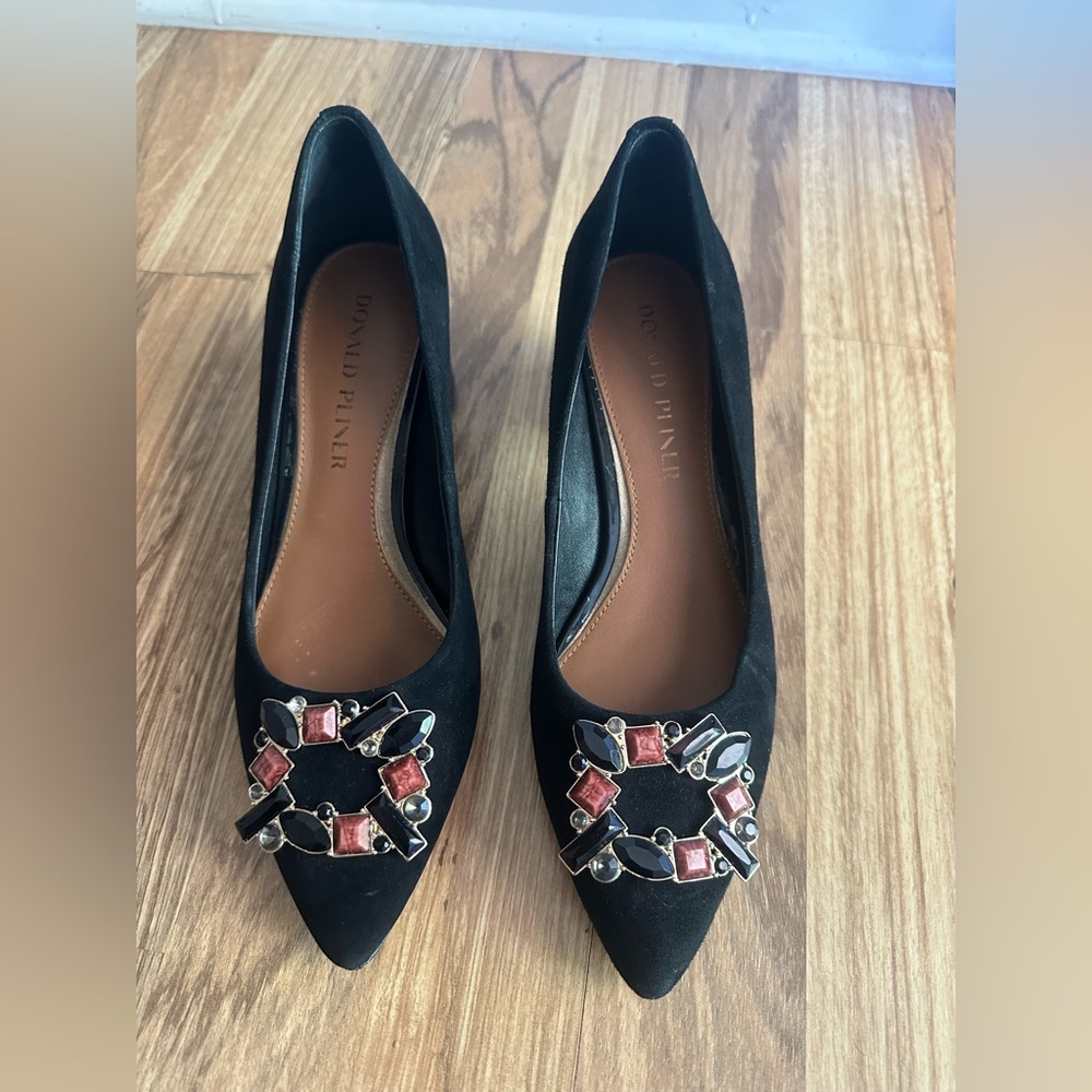 Donald pliner Elegant Black Suede Heels with Embellished Design size 6.5 M - Picture 2 of 9